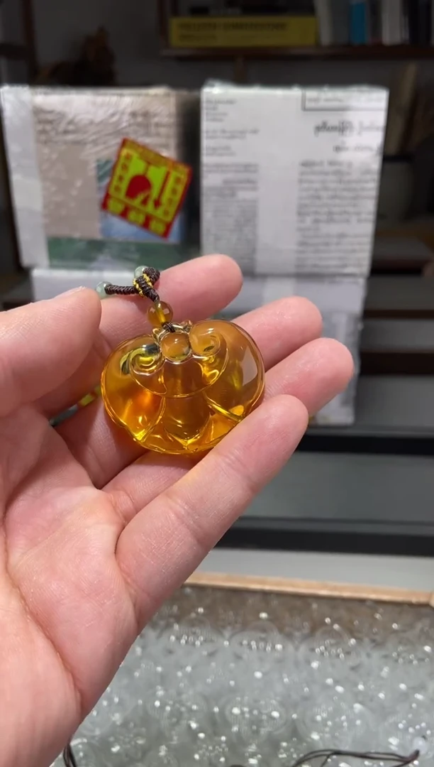 琥珀颈饰未镶嵌如意锁