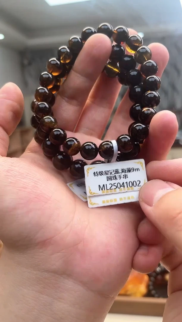 未镶嵌琥珀裸石9mm星际蓝手串多样性发其中一件