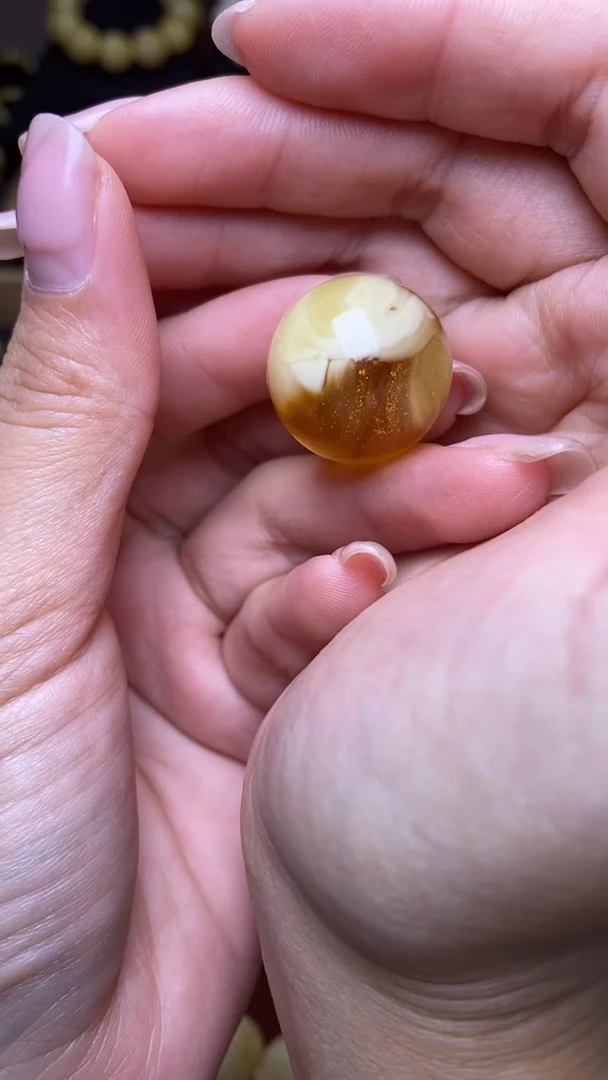 未镶嵌琥珀裸石葵. 18