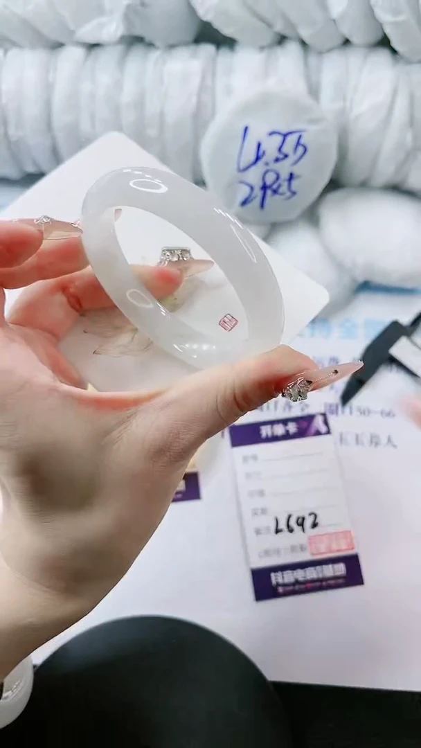 【闪购商品】石英质玉手镯未镶嵌多样性发货L692