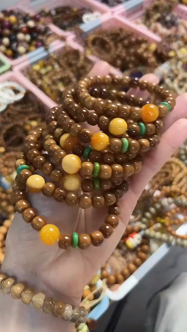 未镶嵌手串石英质玉（缅黄）库克老型7*8mm搭配缅黄多样性发其一