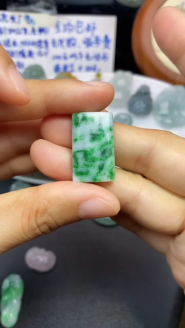颈饰未镶嵌翡翠吊坠
