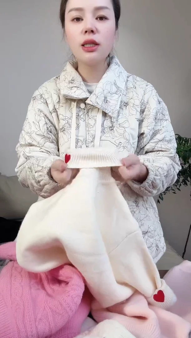 灌**包爱心毛衣140一件