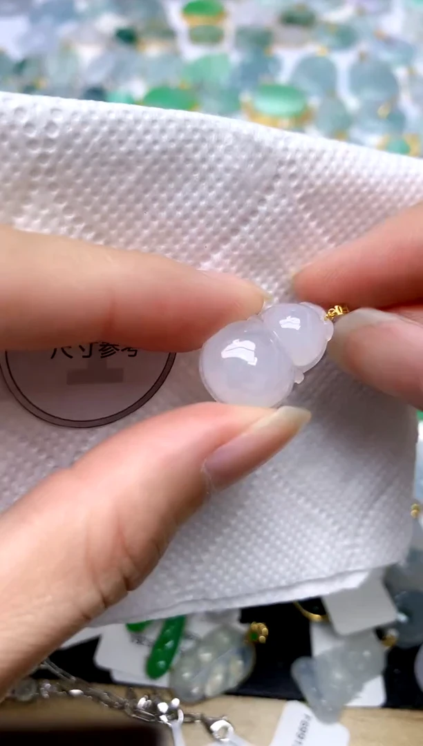 颈饰18K金镶嵌翡翠天然A货翡翠