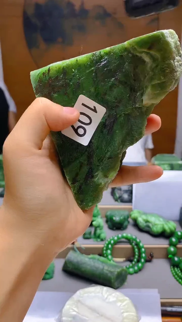 和田玉（碧玉）未镶嵌珠宝半成品1