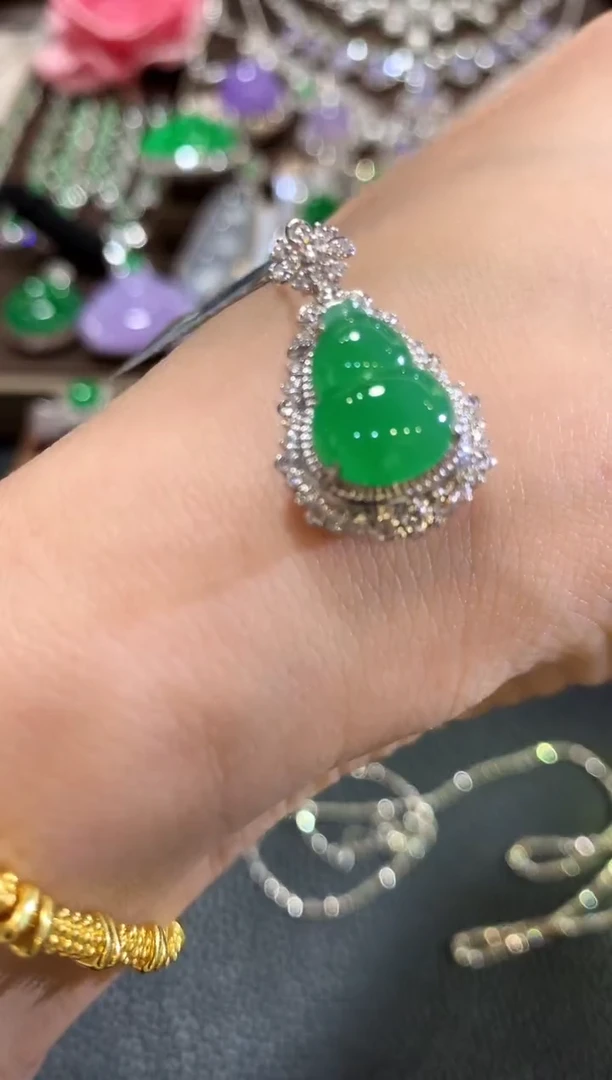 吊坠(不含链)18K金镶嵌翡翠a52