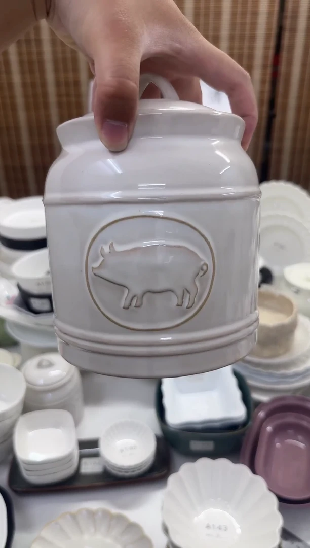 瓷大号小猪收纳罐