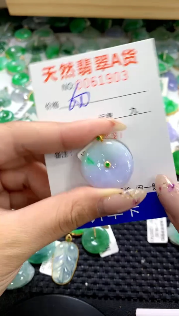 翡翠18K金镶嵌颈饰1111111111111111