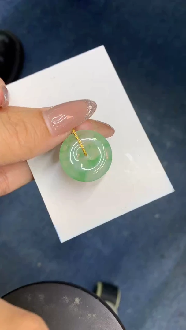 颈饰18K金镶嵌翡翠1