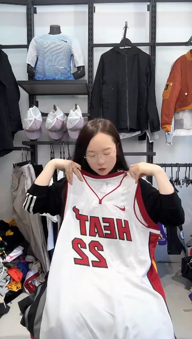 2295   编码  耐克卫衣服饰过款为准 尺码l