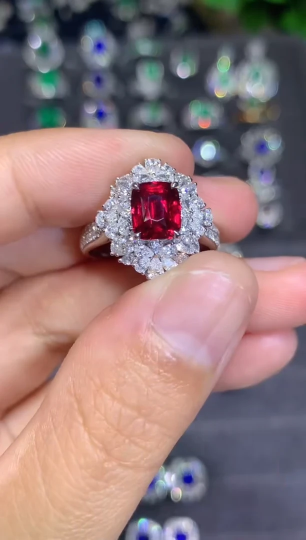 18K金镶嵌戒指红宝石1.53CT