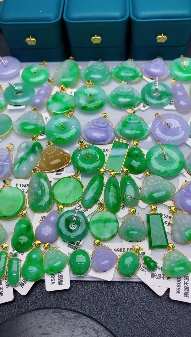 颈饰18K金镶嵌翡翠缅甸天然翡翠A货