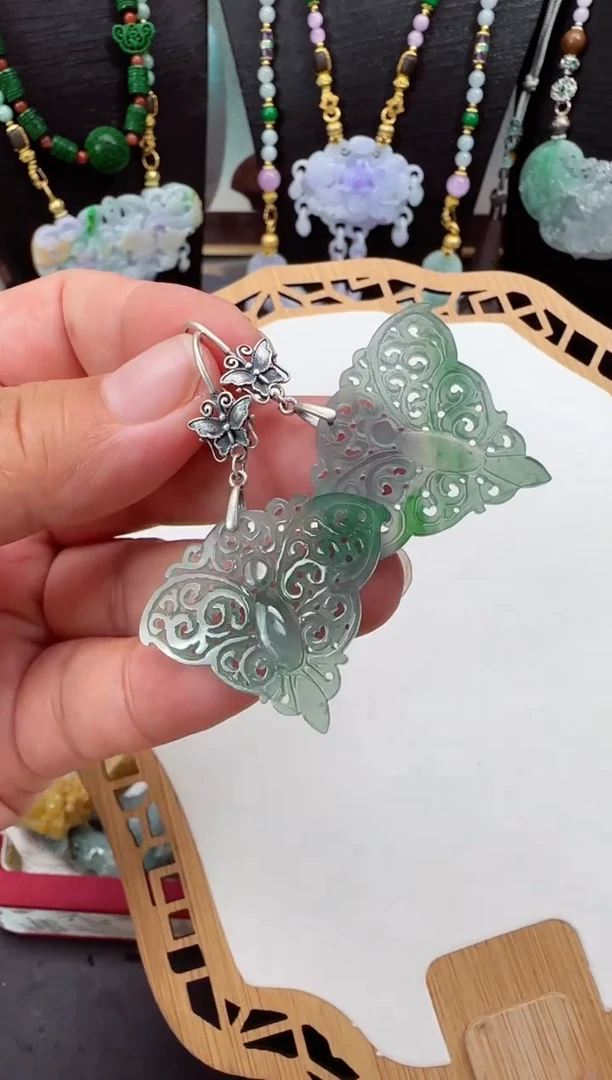 颈饰未镶嵌翡翠耳环