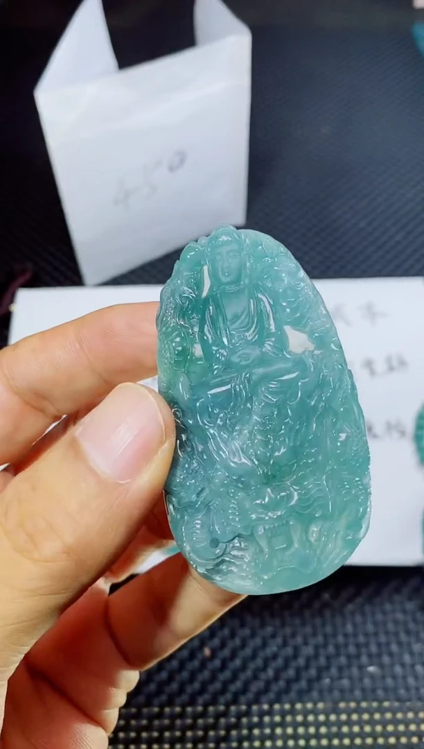 翡翠未镶嵌颈饰