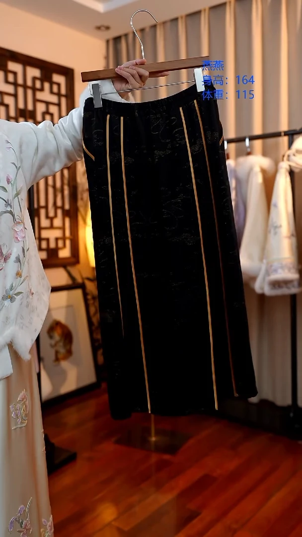 刺绣黑色桑蚕丝半身裙