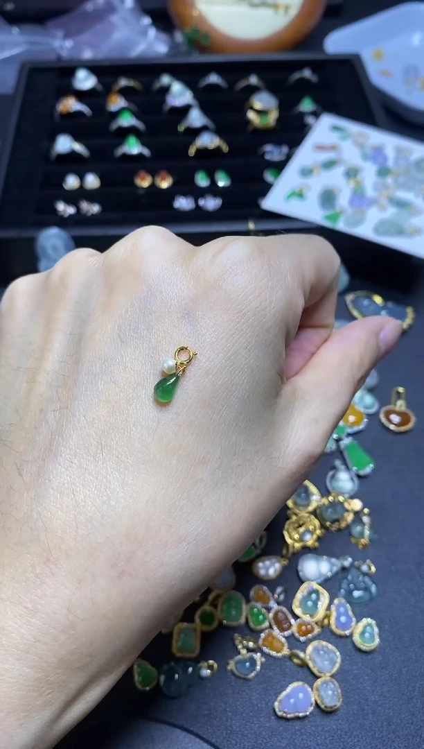 翡翠18K金镶嵌吊坠(不含链)1