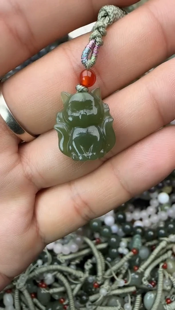 颈饰未镶嵌和田玉拍一发一