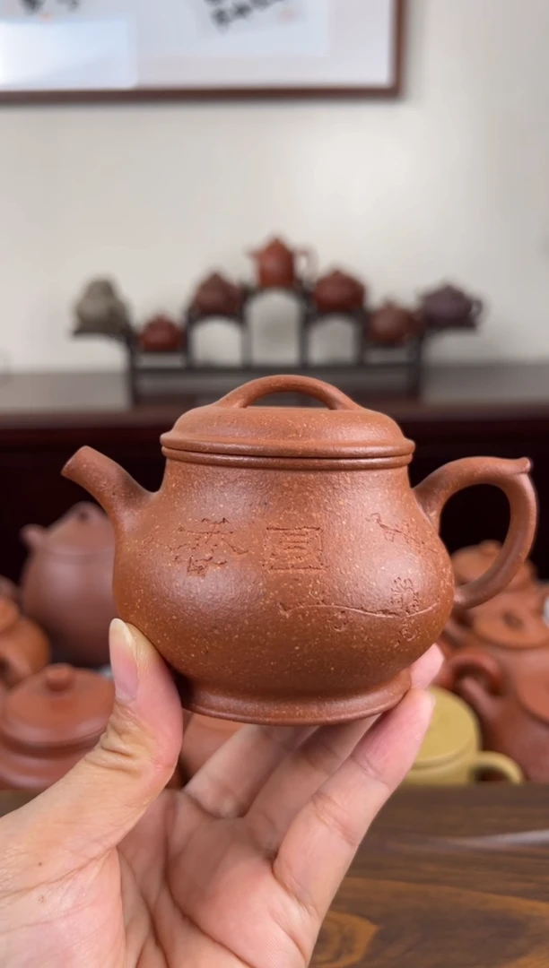 茶壶紫砂黄降坡刻绘颂金壶170CC