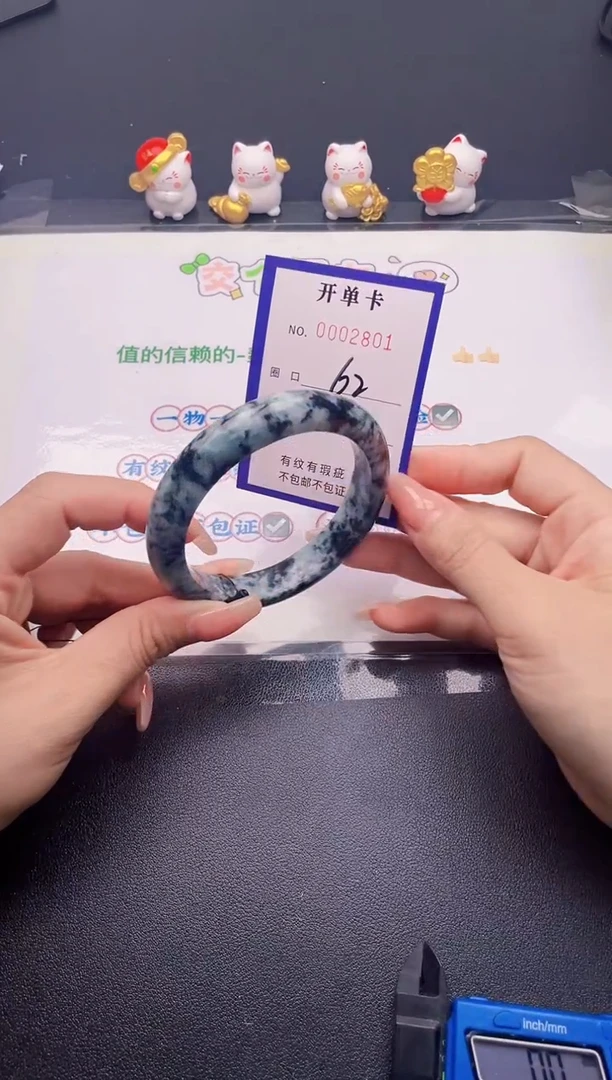 翡翠手镯未镶嵌翡翠手镯未镶嵌