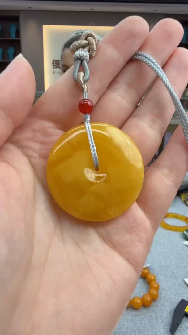 琥珀颈饰未镶嵌273秒拍号 假一罚三