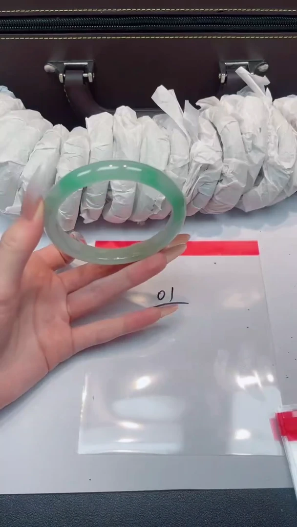 未镶嵌手镯翡翠翡翠手镯断码清默认有瑕NO退换介意勿拍01