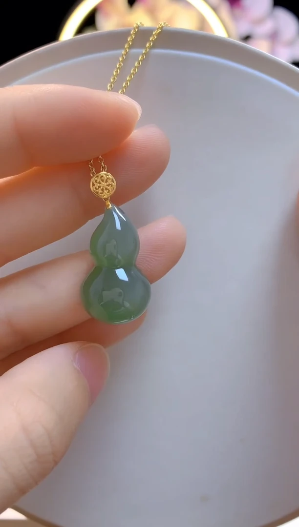 吊坠(赠链)18K金镶嵌和田玉立体葫芦