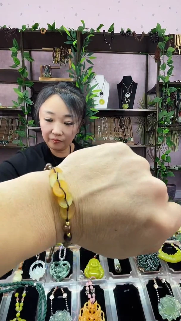 未镶嵌岫玉吊坠(赠链)未镶嵌 岫玉 吊坠(赠链