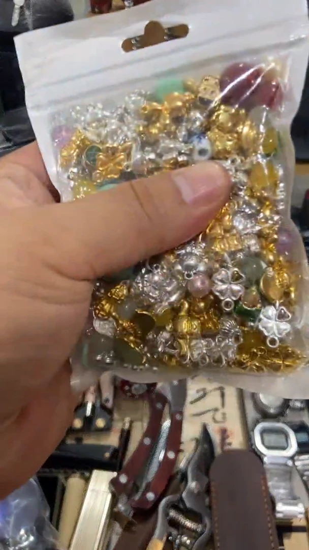 瓷片闪购商品  如图所示