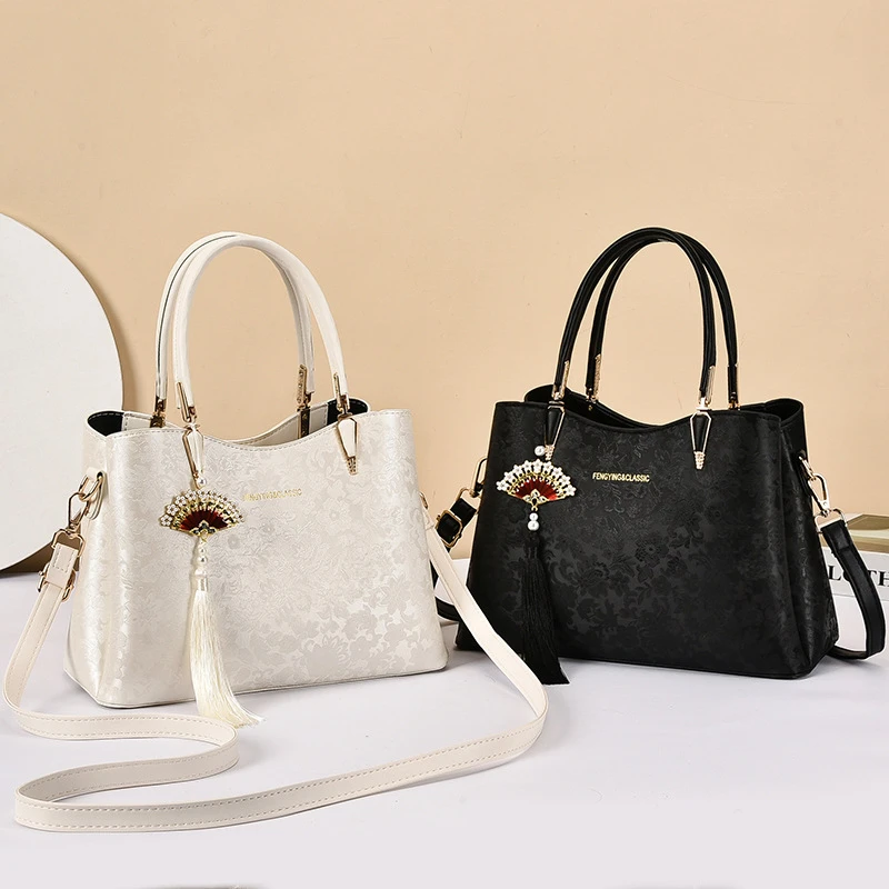 高级感2025新款手提拎斜挎单肩包包通勤