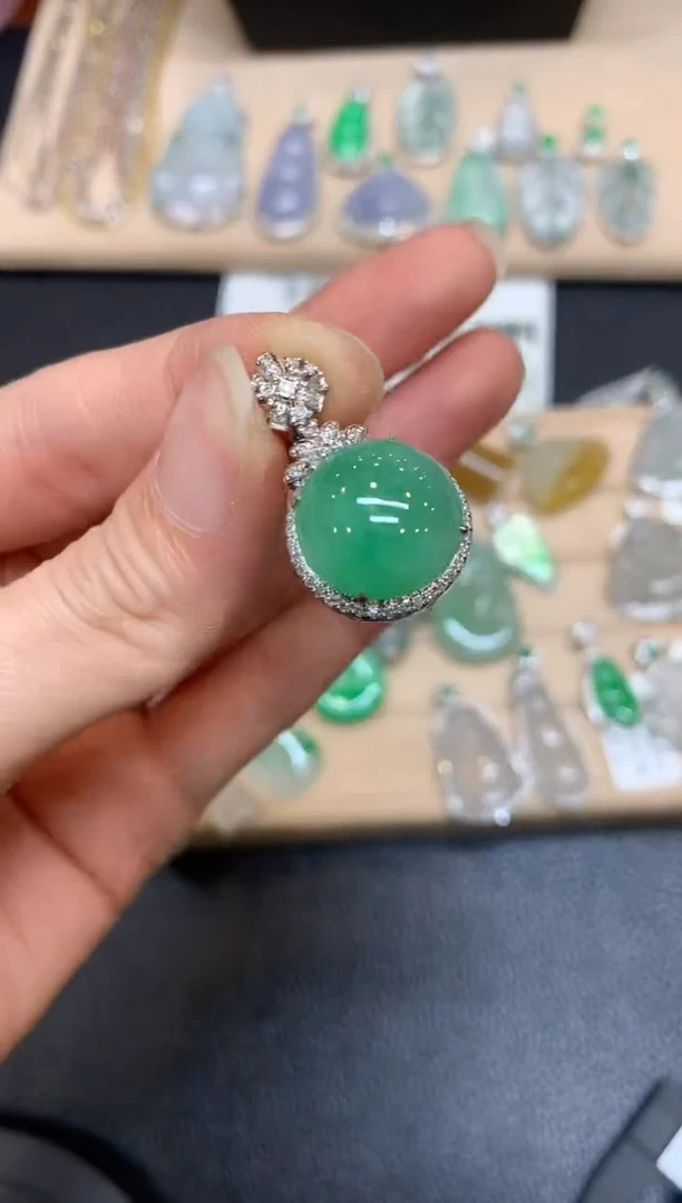 【闪购商品】翡翠颈饰18K金镶嵌蛋面【无服务费】