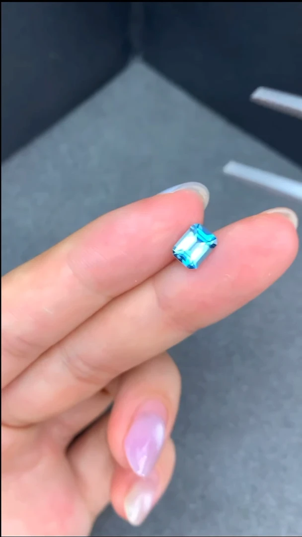 海蓝宝石裸石未镶嵌1.2克拉