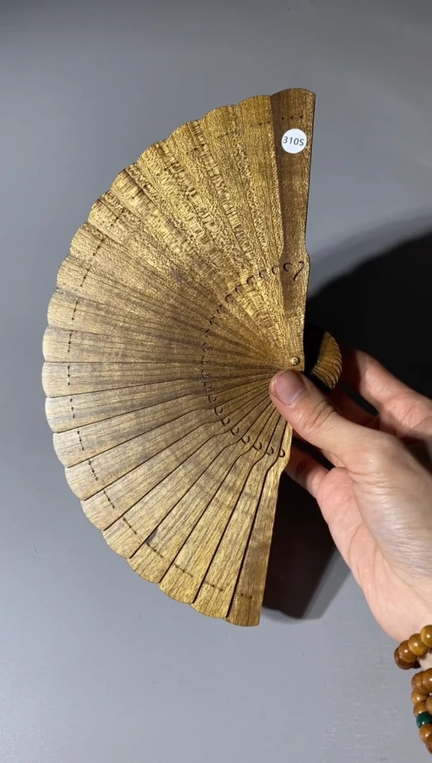 【闪购商品】金丝楠木雕310号15cm金丝楠木小叶桢楠扇子