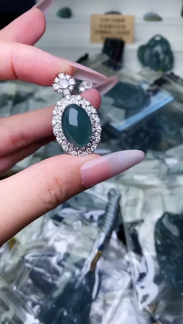 颈饰未镶嵌翡翠