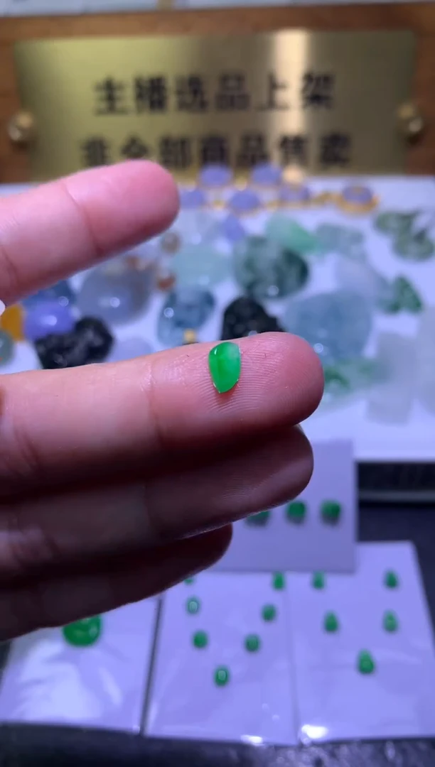 未镶嵌定制翡翠毛货6.9-4.4-2.4