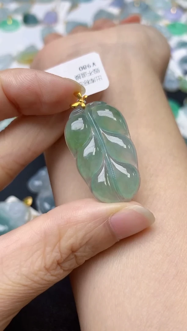 翡翠18K金镶嵌颈饰天然缅甸A货翡翠