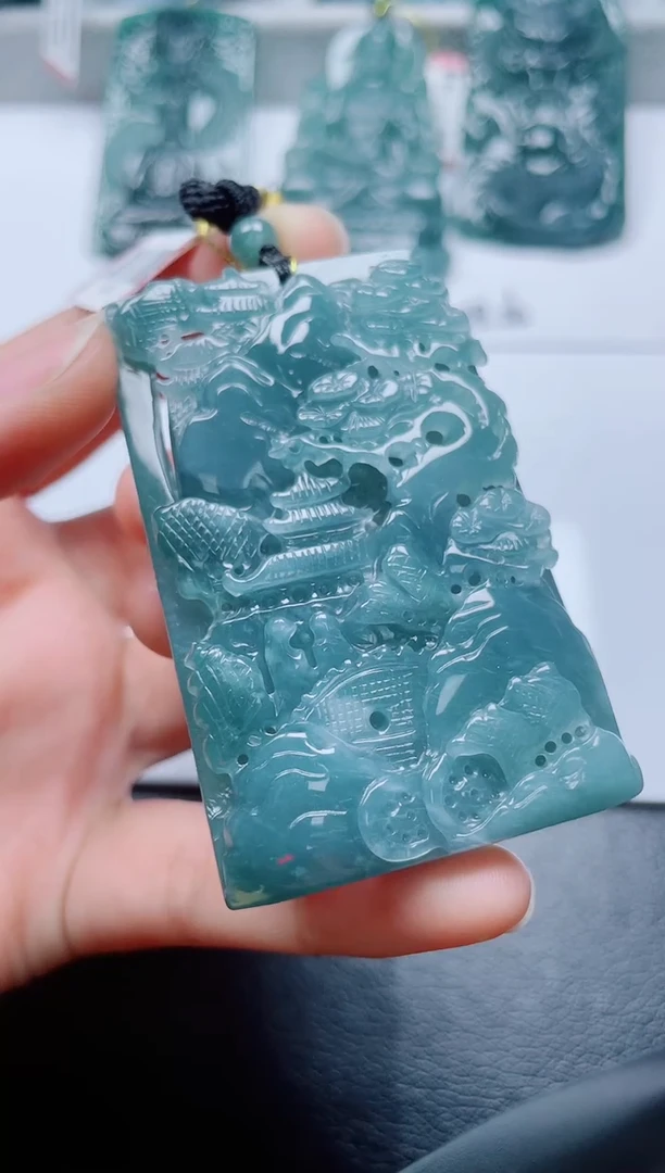 颈饰未镶嵌翡翠