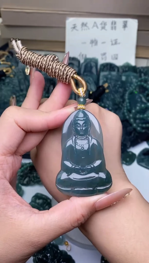 颈饰未镶嵌翡翠