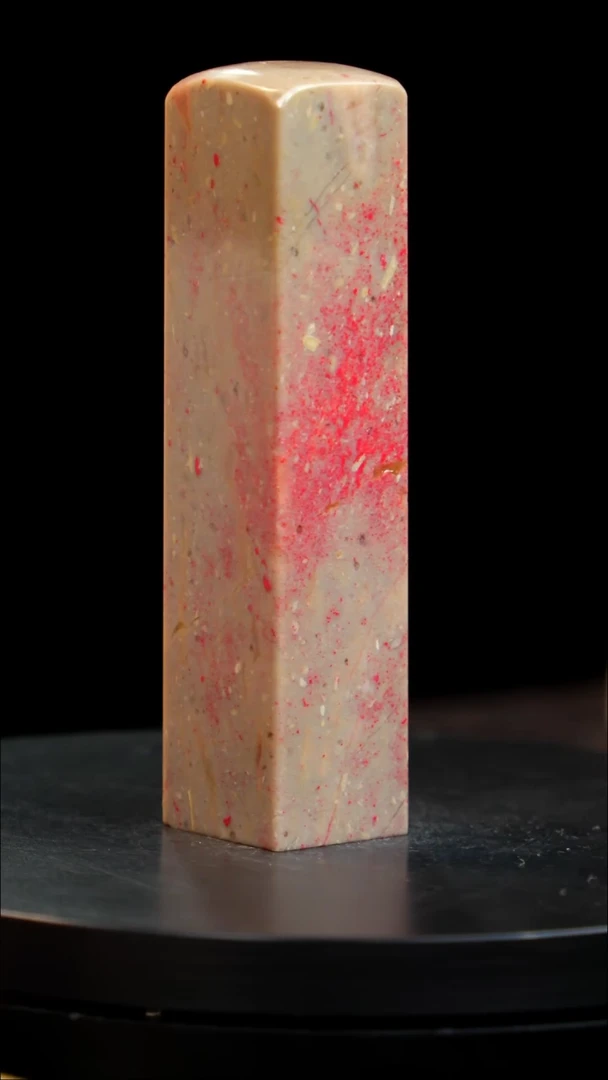 昌化石牛角鸡血石