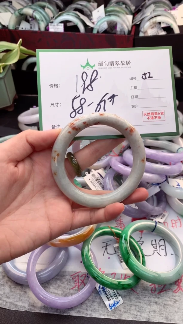 定制翡翠未镶嵌毛货需精细抛光+多人