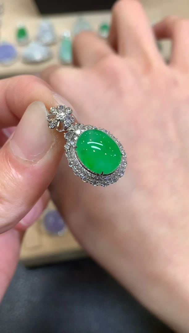 【闪购商品】翡翠颈饰18K金镶嵌佛公【无服务费】