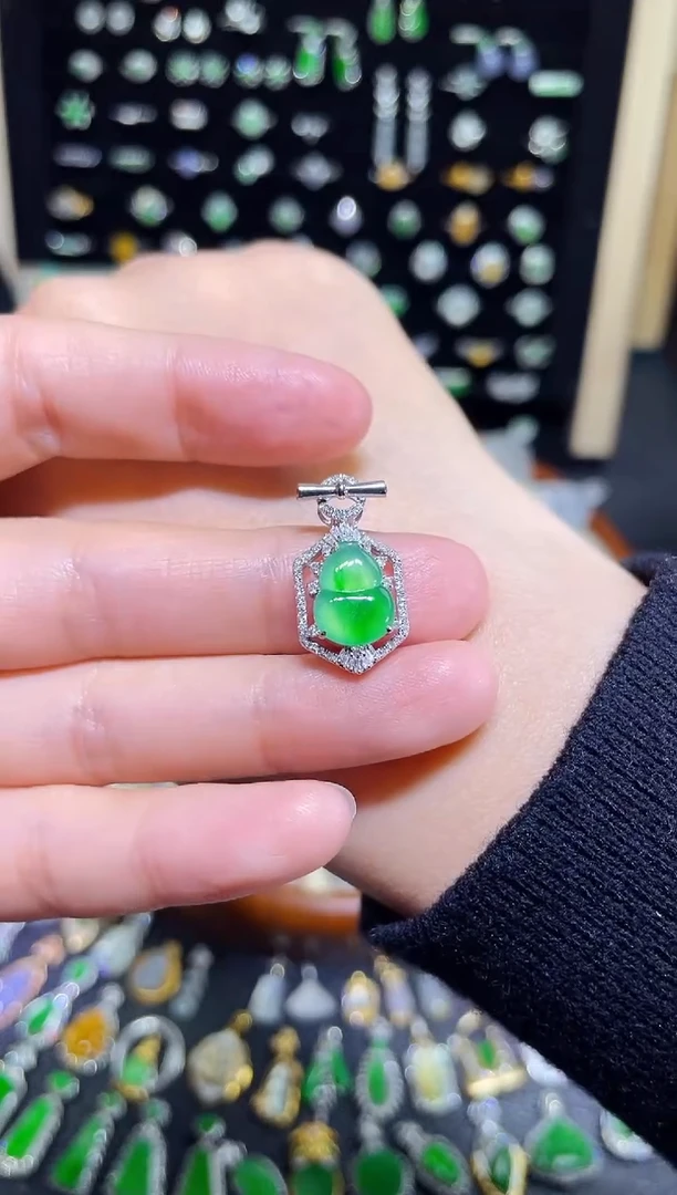 【闪购商品】翡翠颈饰18K金镶嵌高冰玻金丝阳葫芦吊坠