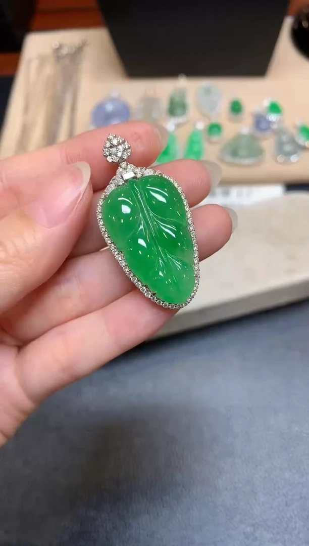 翡翠18K金镶嵌颈饰树叶【无服务费