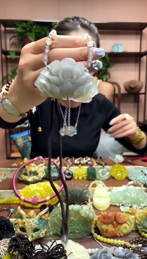 未镶嵌岫玉吊坠·