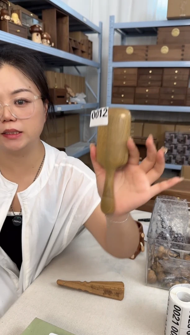 木012号绿檀孤品气垫梳