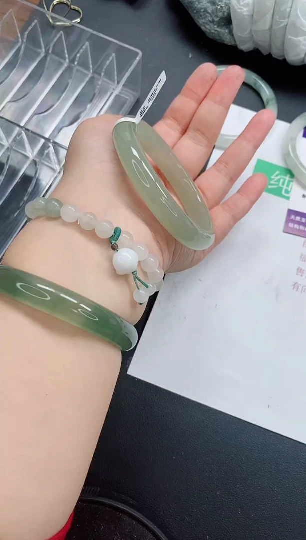 未镶嵌手镯石英质玉51/62-63