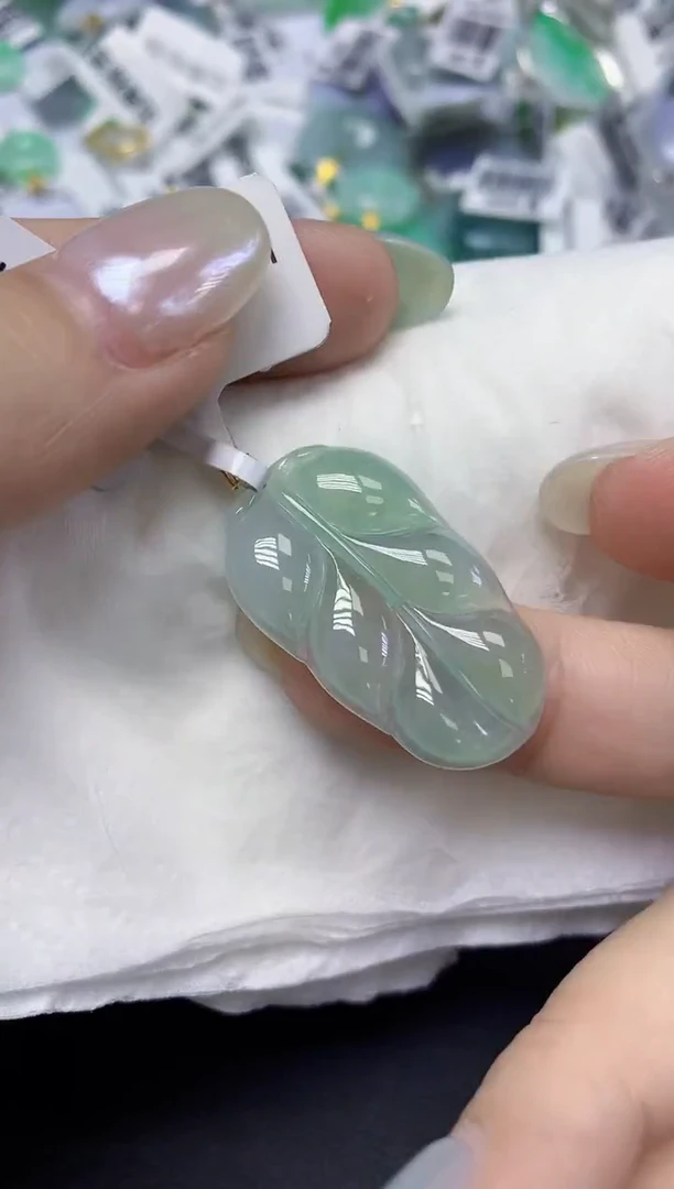 翡翠18K金镶嵌颈饰天然缅甸翡翠A货