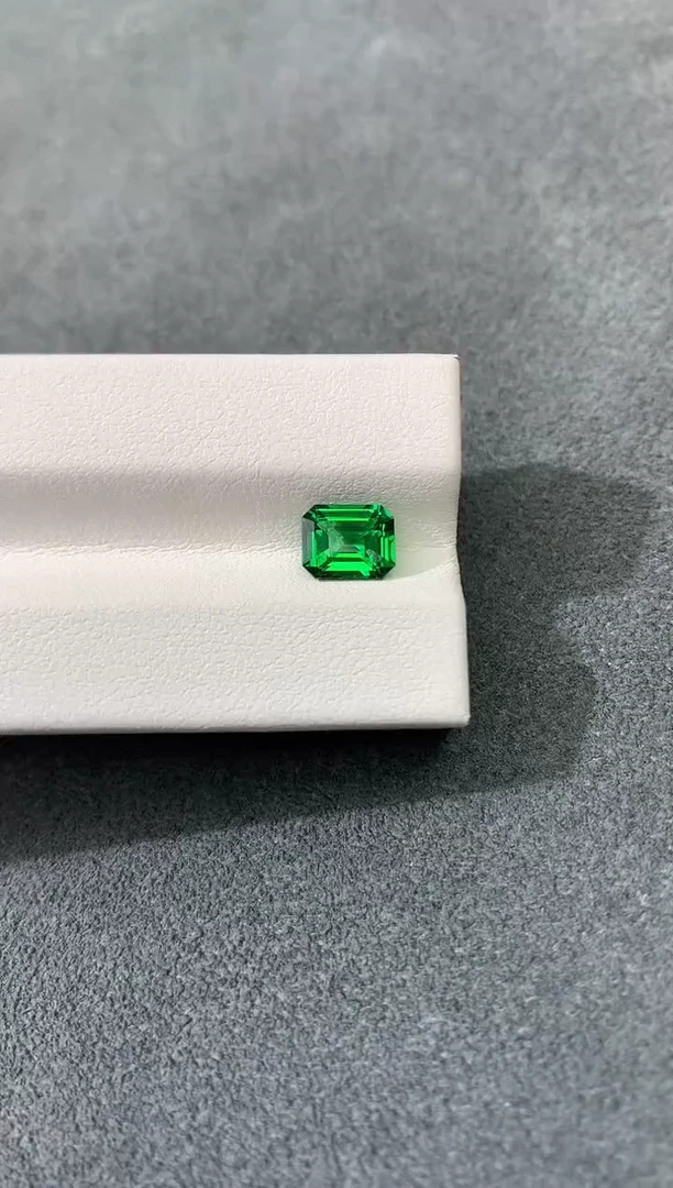 未镶嵌裸石石榴石（沙弗莱）1.52CT