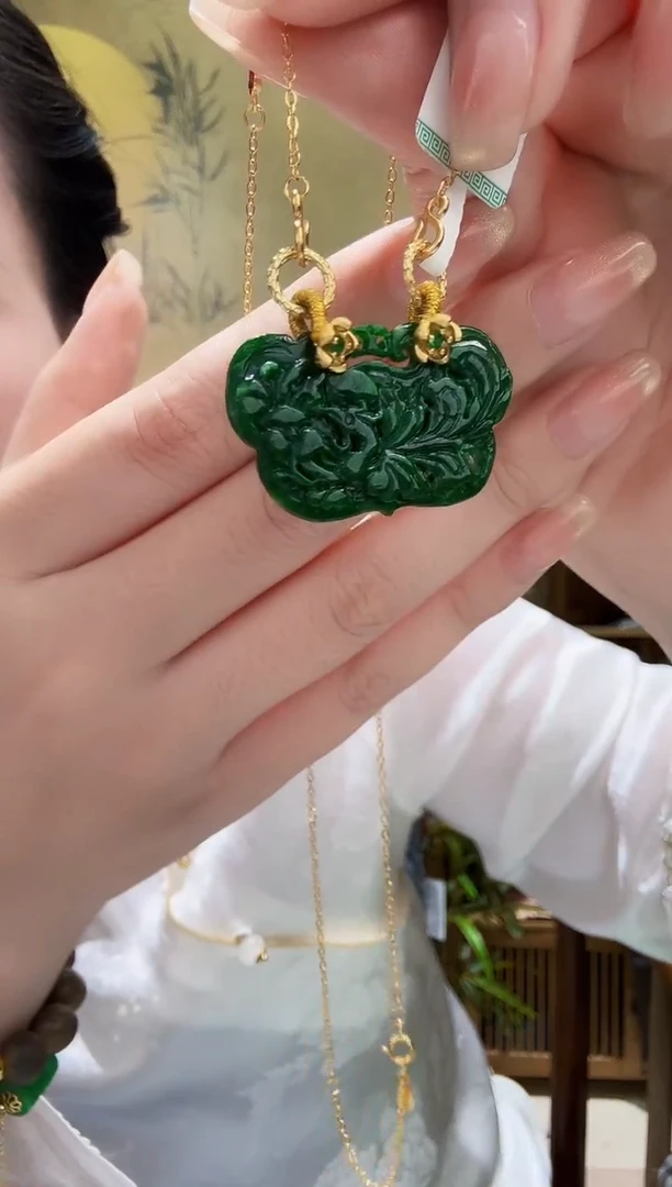 颈饰未镶嵌翡翠吊坠