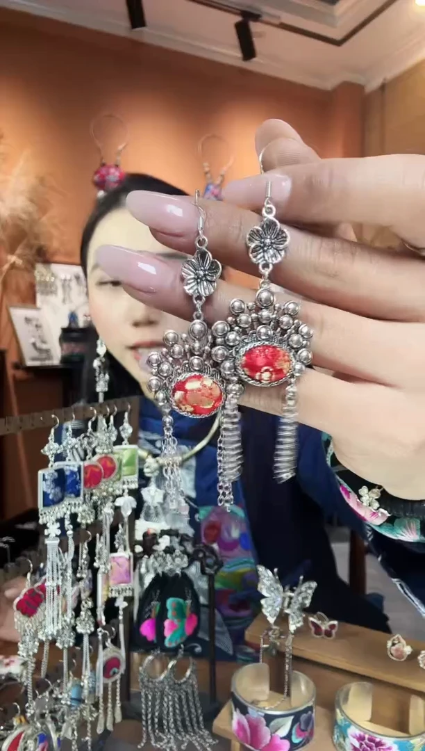 【闪购商品】刺绣纯手工民族风耳环