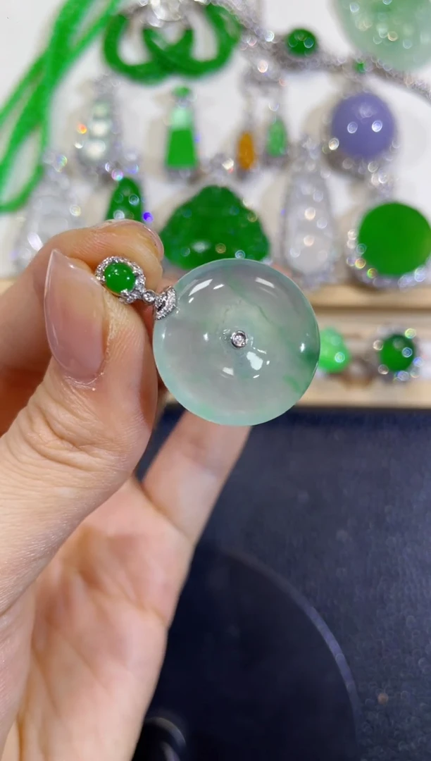 吊坠(不含链)18K金镶嵌翡翠团购1